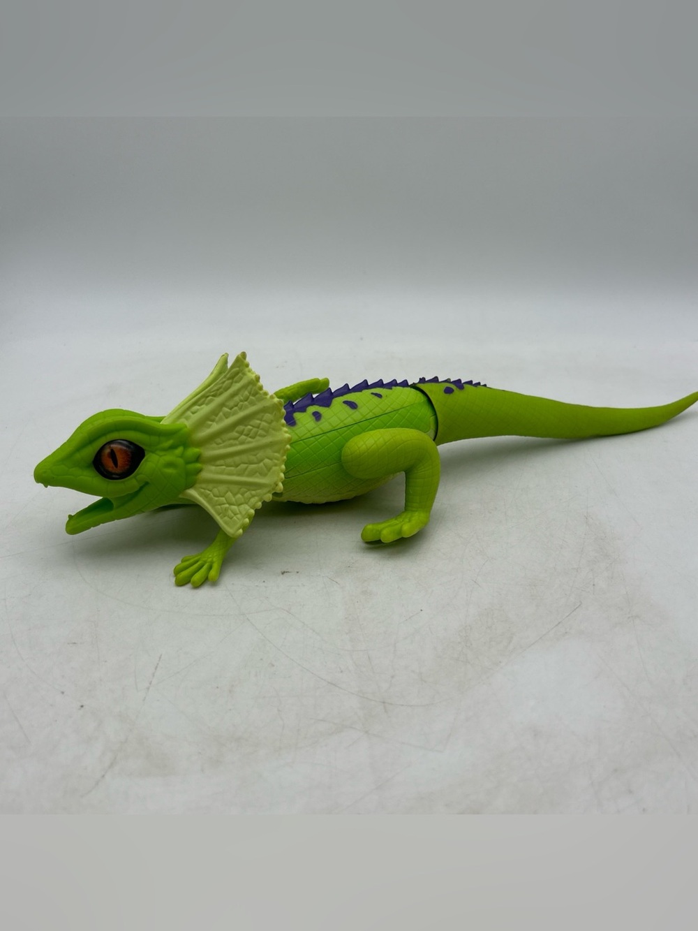 Zuru Robo Alive Lurking Lizard Robotic Toy Green Purple Battery Powered Works